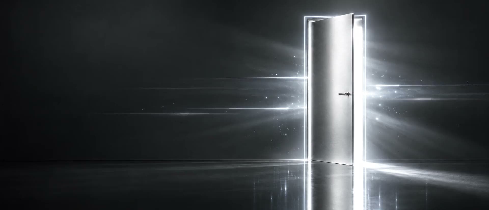 Puerta abierta que deja pasar una luz blanca en un espacio oscuro